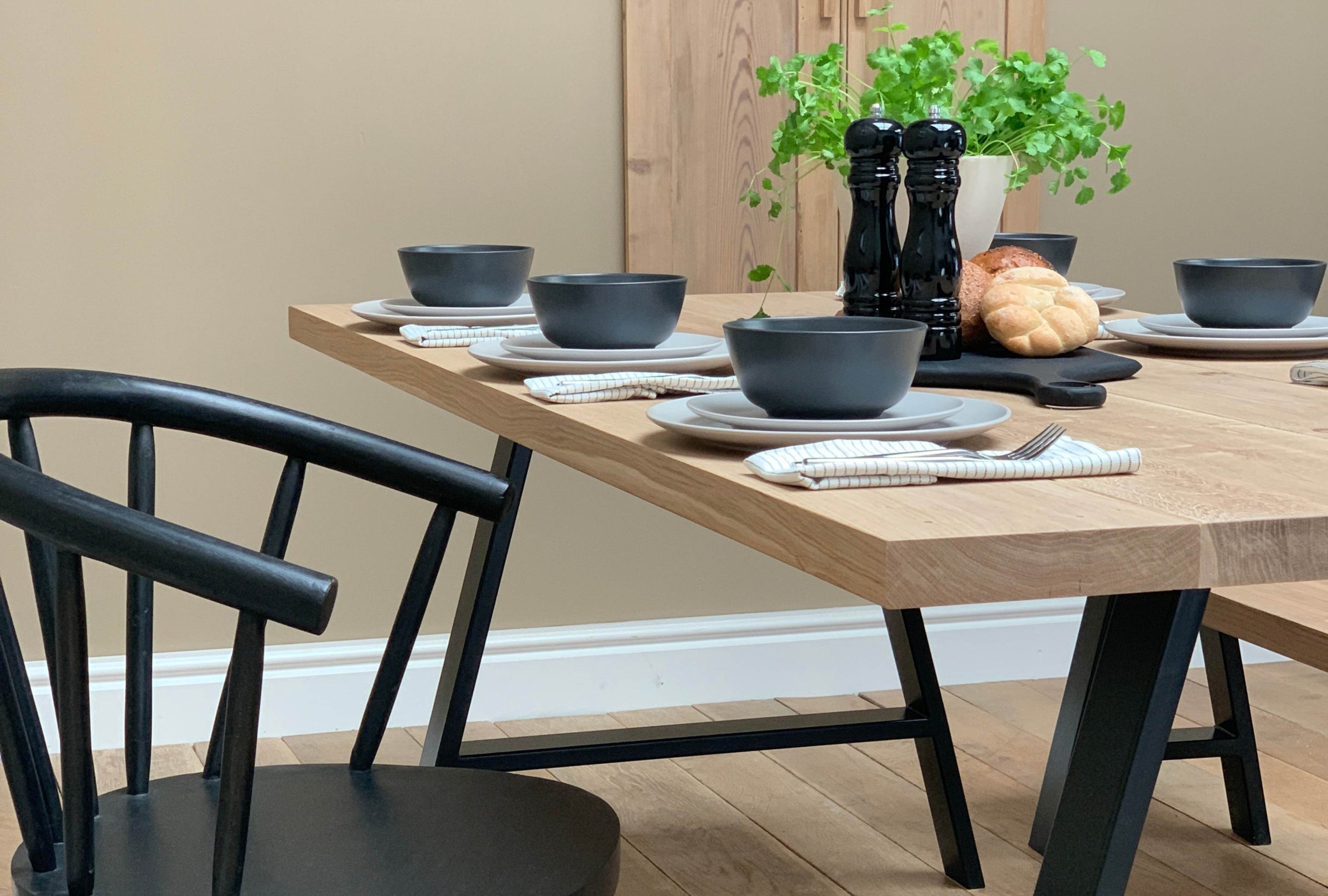 Custom Made Oak Dining Tables From Willen Rose