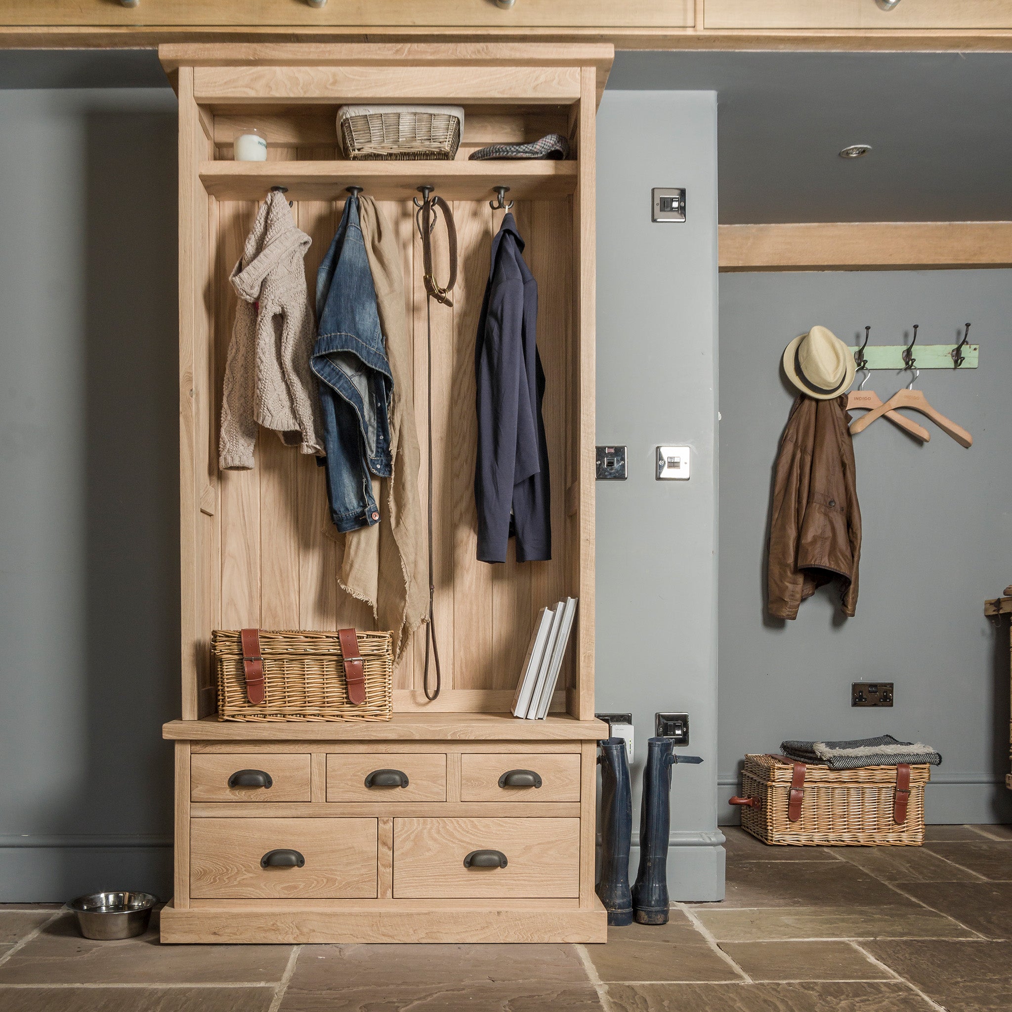 Hallway shelf store unit